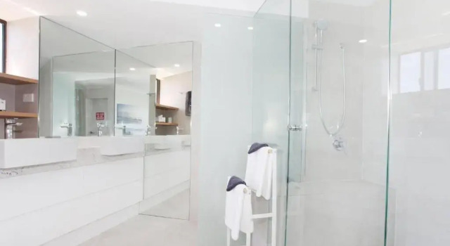 Апартаменты Parkyn Place 7 - Newly Refurbished Three Bedroom Oceanfront Apartment with FREE WIFI!