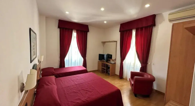 Трёхместный номер Standard с балконом Hotel LIsola
