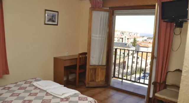Hotel Tres Arcos, Забронировать Отель Сан-Лоренсо-де-Эль-Эскориаль Sierra de Guadarrama, рядом с Дом принца