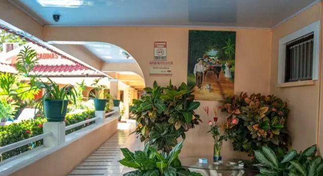 Hotel Cabinas El Coral, Забронировать Отель Хако Пунтаренас, рядом с Пляж Хако