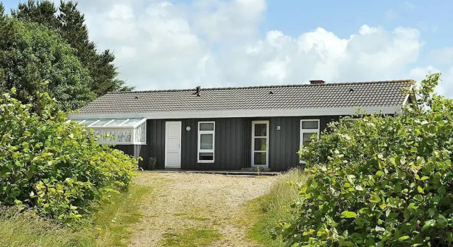 Trendy Holiday Home in Henne With Sauna, Book Hotel 3-stjernede hoteller i Henne, 3*