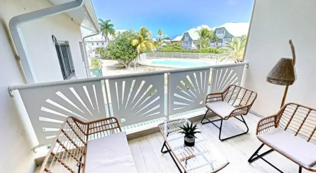 Апартаменты Kalina, beautiful duplex 100m from Orient Bay beach with swimming pool