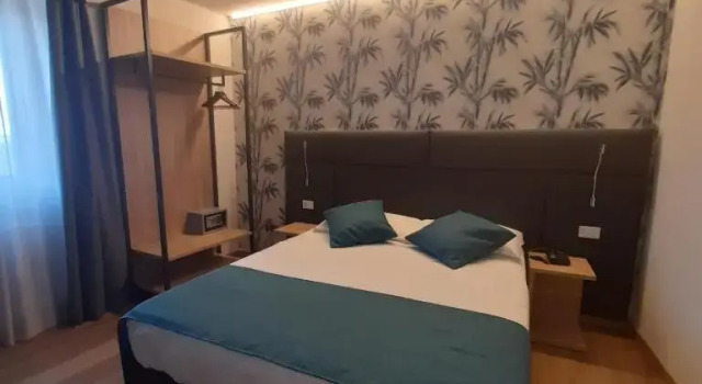Четырёхместный номер Superior с видом на озеро Bike Hotel Touring Gardone Riviera & Wellness