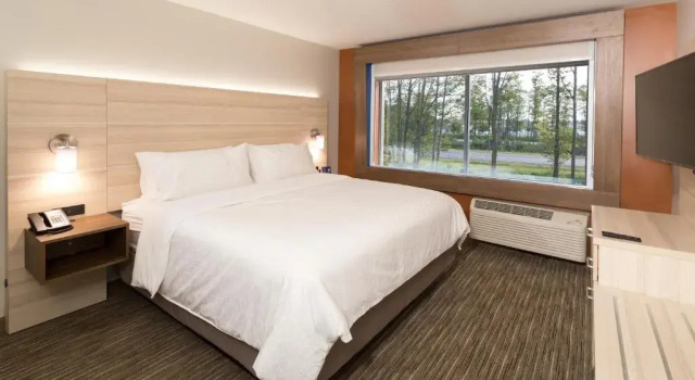 Run of House Holiday Inn Express Hotel & Suites Bay City by IHG