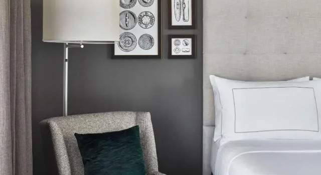 Шестиместный номер Standard Cumberland House Knoxville, Tapestry Collection by Hilton
