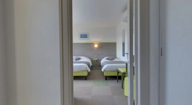 Четырёхместный семейный номер Standard Contact Hôtel ONice Saintes