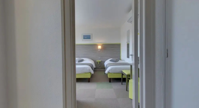 Четырёхместный семейный номер Standard Contact Hôtel ONice Saintes