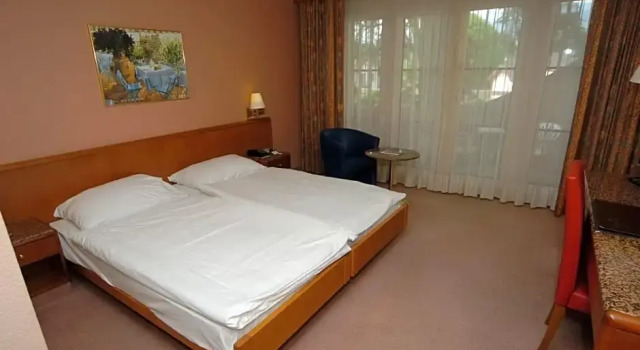 Hotel Le Cedre, Buchen Sie Hotel Hotels in Genfer See mit Frühstück, Frühstück