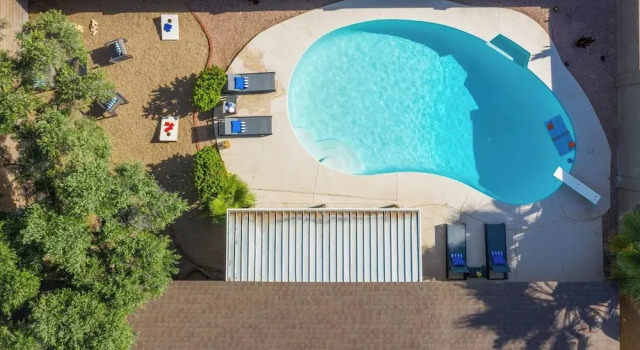Коттедж West Ridge by Avantstay Pool, Fire Pit, Al Fresco Dining 7 Mins to Downtown