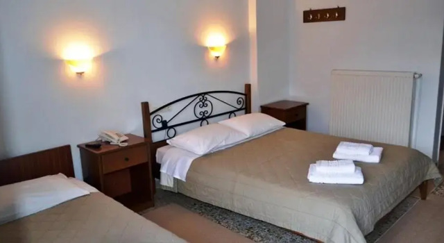 Трёхместный номер Classic с балконом и с красивым видом из окна Anixis Hotel