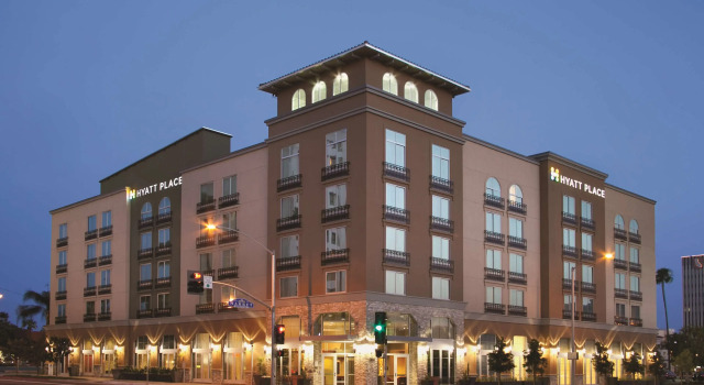 Hyatt Place Riverside Downtown