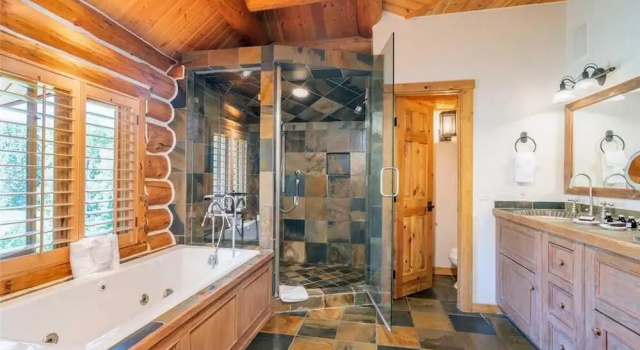 Коттедж с балконом Slopeside Lodge