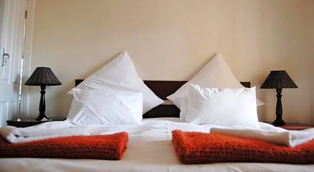 Fourteenth Green Guest Lodge, Prenota Affittacamere Hotel SPA a Gompo, SPA