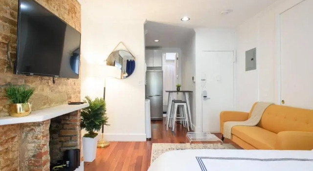Апартаменты 24-17 Renovated Studio Prime Location WD
