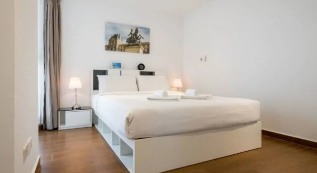 Двухместные апартаменты Deluxe с балконом Bellavita Service Apartment