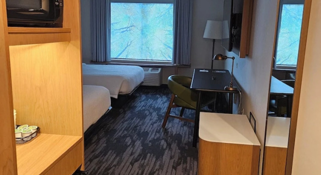 Четырёхместный номер Standard Fairfield Inn & Suites by Marriott Athens