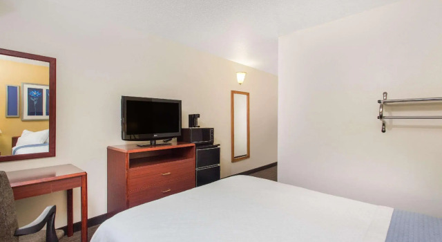 Двухместный номер Standard Days Inn by Wyndham Austin