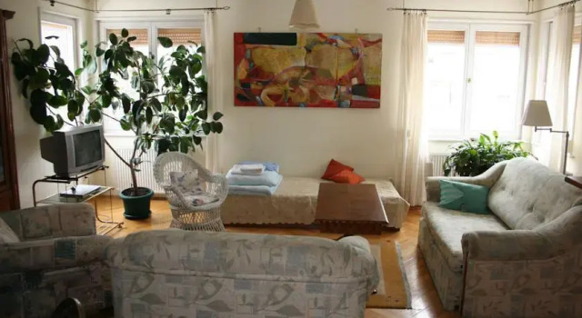 Karat Guesthouse, Забронировать Отель 11. Уйбуда 