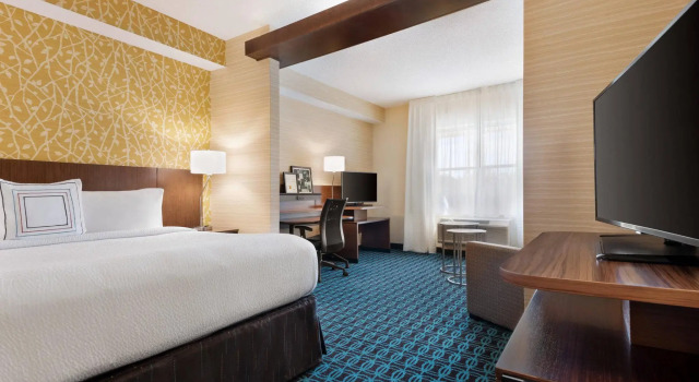 Двухместный люкс Fairfield Inn & Suites by Marriott Charlottesville Downtown/University Area