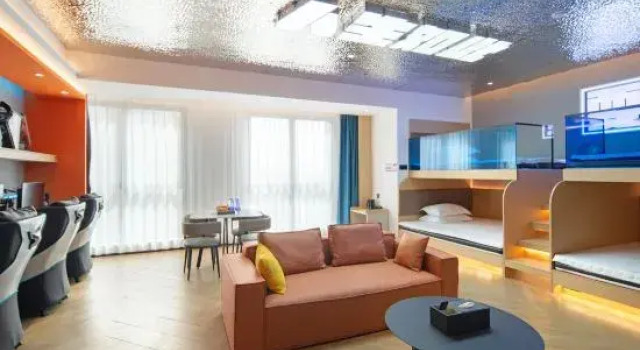 Кровать в общем номере SELI Hotel (Ailian Lake to build a city of dreams)