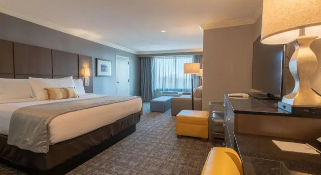 Люкс Cottonwood Airport & Expo Hotel Louisville