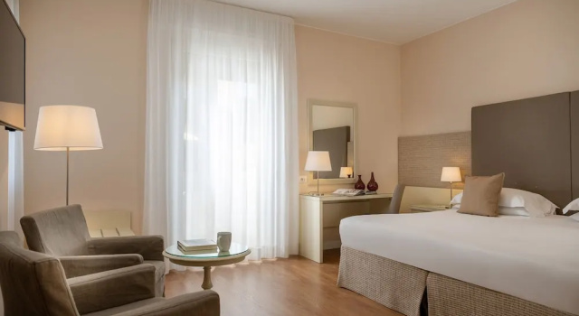 Номер Deluxe National Hotel