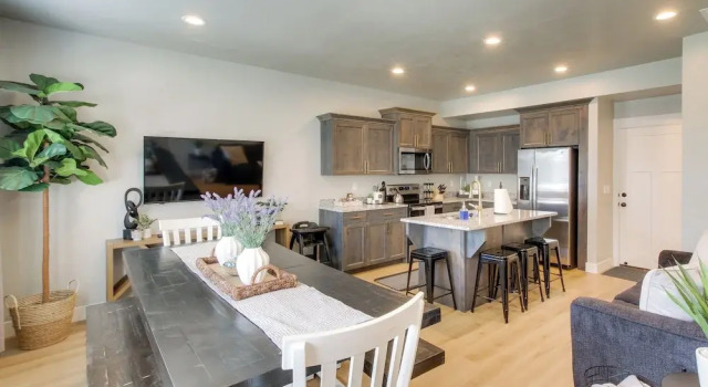 Апартаменты Garden City Townhome, Close to Parks + Downtown!