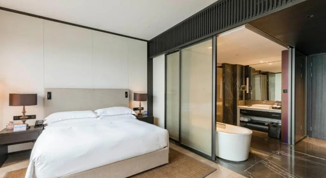 Номер Standard с видом на озеро Hilton Ningbo Dongqian Lake