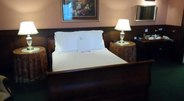 Люкс Luxury The Clifton Motel