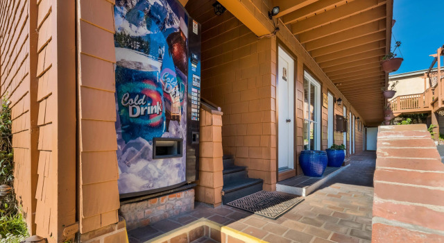 Clarion Collection Carmel Oaks Inn, Prenota Hotel Carmel Highlands Indiana