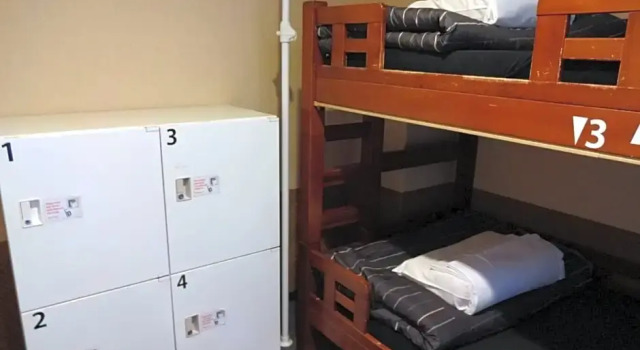 Кровать в общем номере с 6 комнатами Khaosan Kyoto Guesthouse