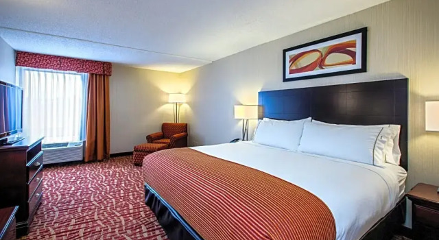 Четырёхместный люкс c 1 комнатой Holiday Inn Express Hotel & Suites Corinth by IHG