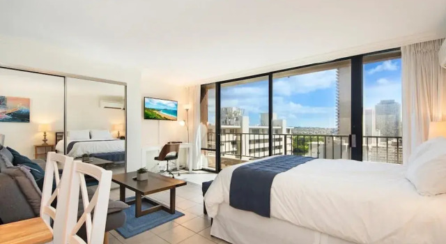 Modern Elegant Studio with ocean View...royal Gardens
