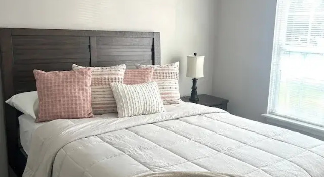 Fantastic Get Away Condo In Strongsville!, Book Apartment Strongsville Ohio