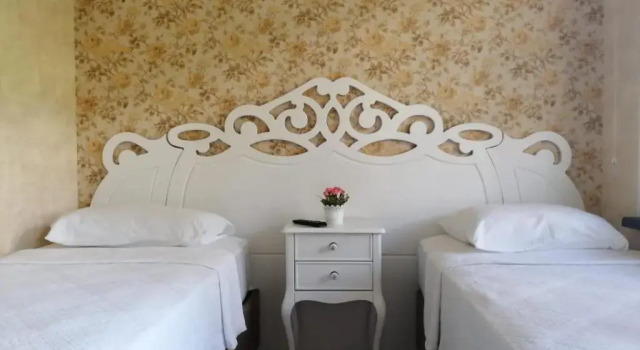 Esmeralda Guest House, Забронировать Гостевой дом Отели Гагрский района с парковкой, Парковка
