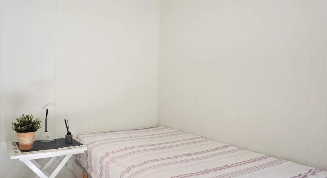 4 Star Holiday Home in Aakirkeby, Rezerwuj Dom wakacyjny Hotele w Hovedstaden region z parkingiem, Parking