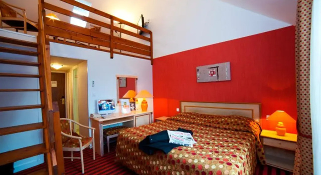 Au Relais Du Gué De Selle, Rezerwuj Hotel Hotele w Mayenne z basenem, Basen