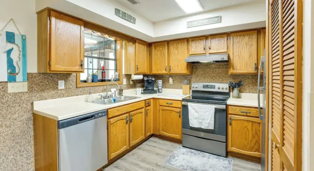 Коттедж Cozy Home w/ Fenced Backyard in Sunset Beach!