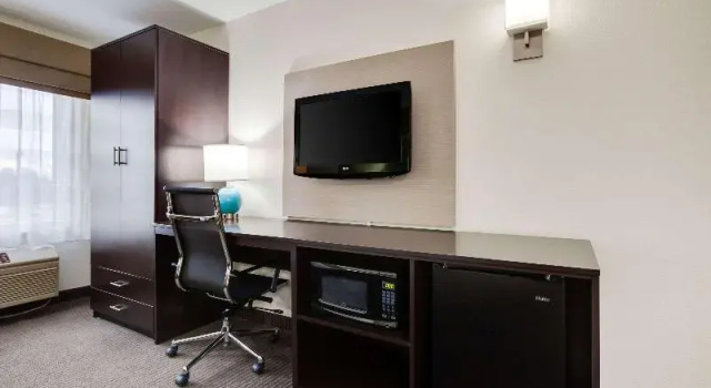 Sleep Inn & Suites Milan, Rezerwuj Hotel Hotele i noclegi w Milan, Hotel