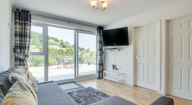 Stylish Villa in Millendreath near Sea, Rezervați Vilă Vile în Looe, aproape de Plaidy Beach, Vilă