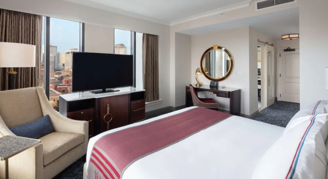 Двухместный номер Deluxe с балконом The Higgins Hotel New Orleans, Curio Collection by Hilton