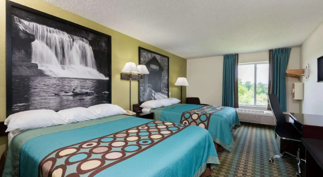 Четырёхместный номер Standard Super 8 by Wyndham Cloverdale IN