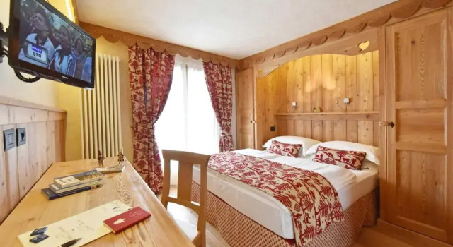 Четырёхместный номер Superior с балконом Hotel Miravidi a Cervinia