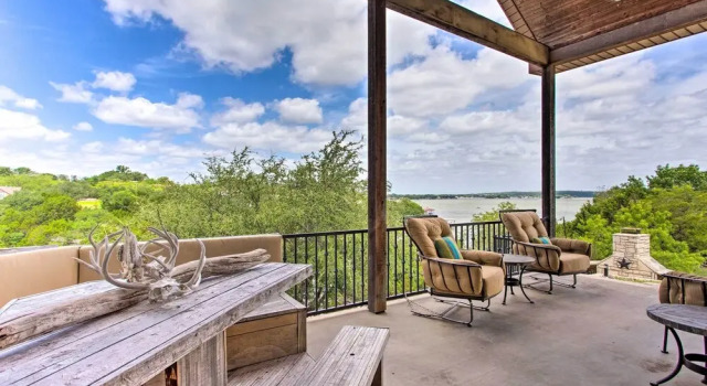 Waterfront Home w/ Boat Dock on Lake Granbury!, 预订 度假屋 格兰伯里 Dallas - Fort Worth Metropolitan Area