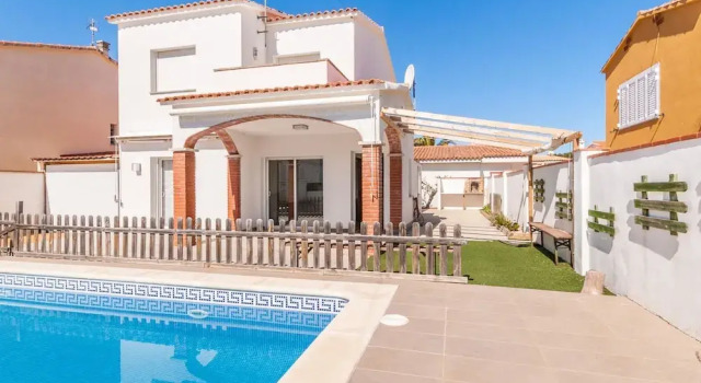 Holiday Home in L'escala With Private Swimming Pool