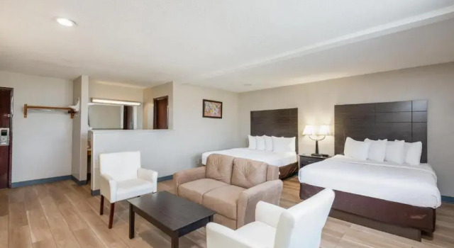 Четырёхместная студия люкс Days Inn by Wyndham Somerset PA I-70 I-76