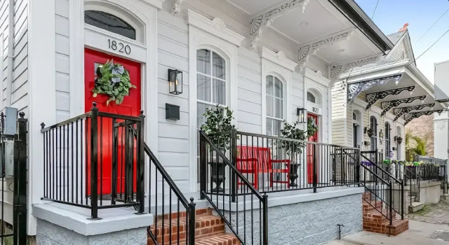 Hosteeva 3BR Steps to St. Charles Ave, Забронировать Отель Отели Нового Орлеана 4 звезды, рядом с Brevard-Clapp House, 4*