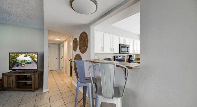 Peaceful condo in Gulf Shores with outdoor pool