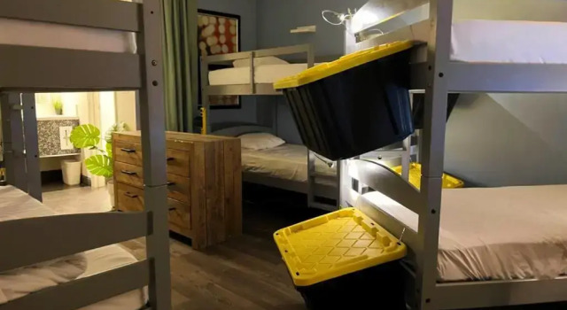 Кровать в общем номере Bposhtels Las Vegas