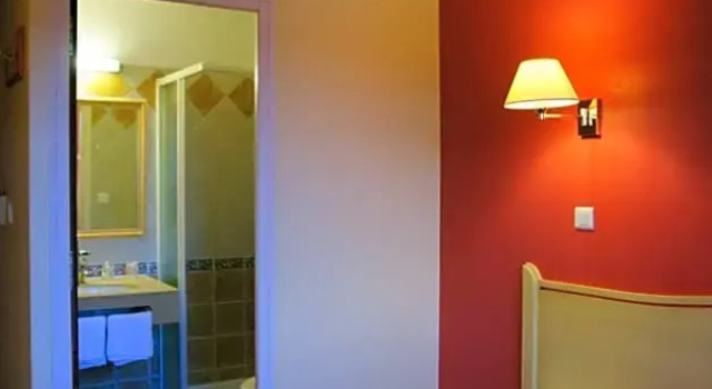 Номер Comfort LOGIS HOTEL & RESTAURANT LETAPE Bouc Bel Air - Gardanne